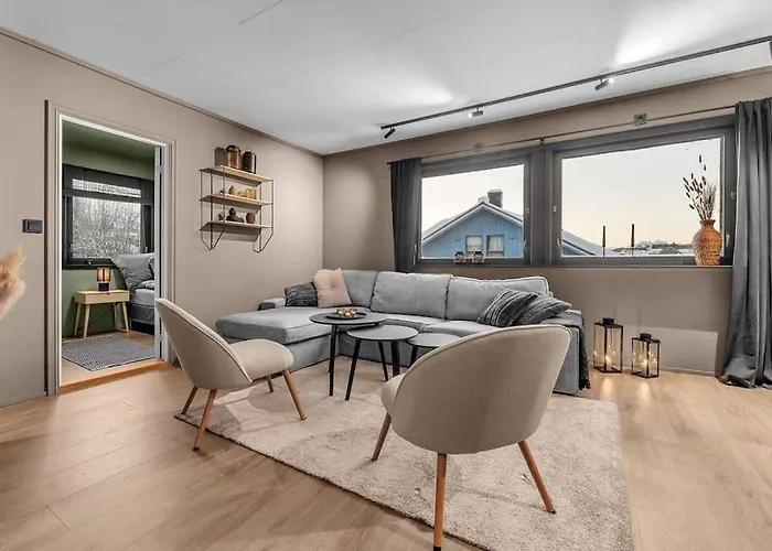 For Groups & Families - Free Parking - Near Centrum ترومسو